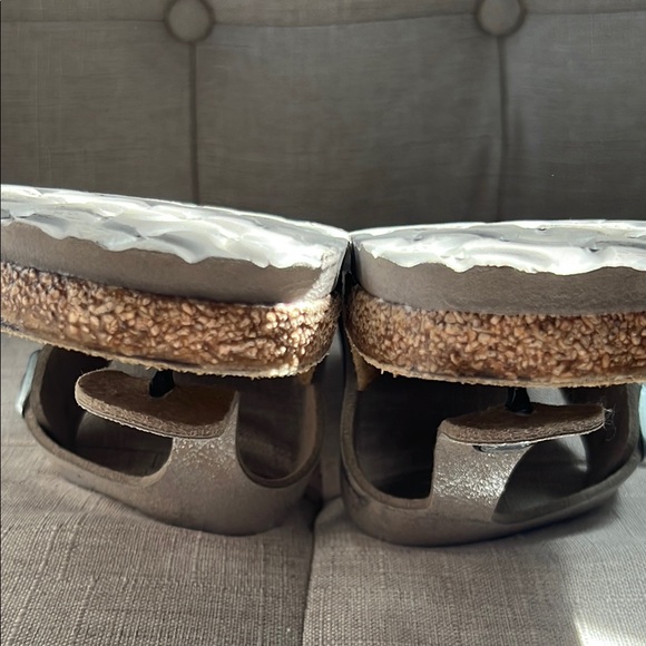 Silver Metallic Birkenstock T-Strap Sandals - Size 9 - Picture 10 of 11